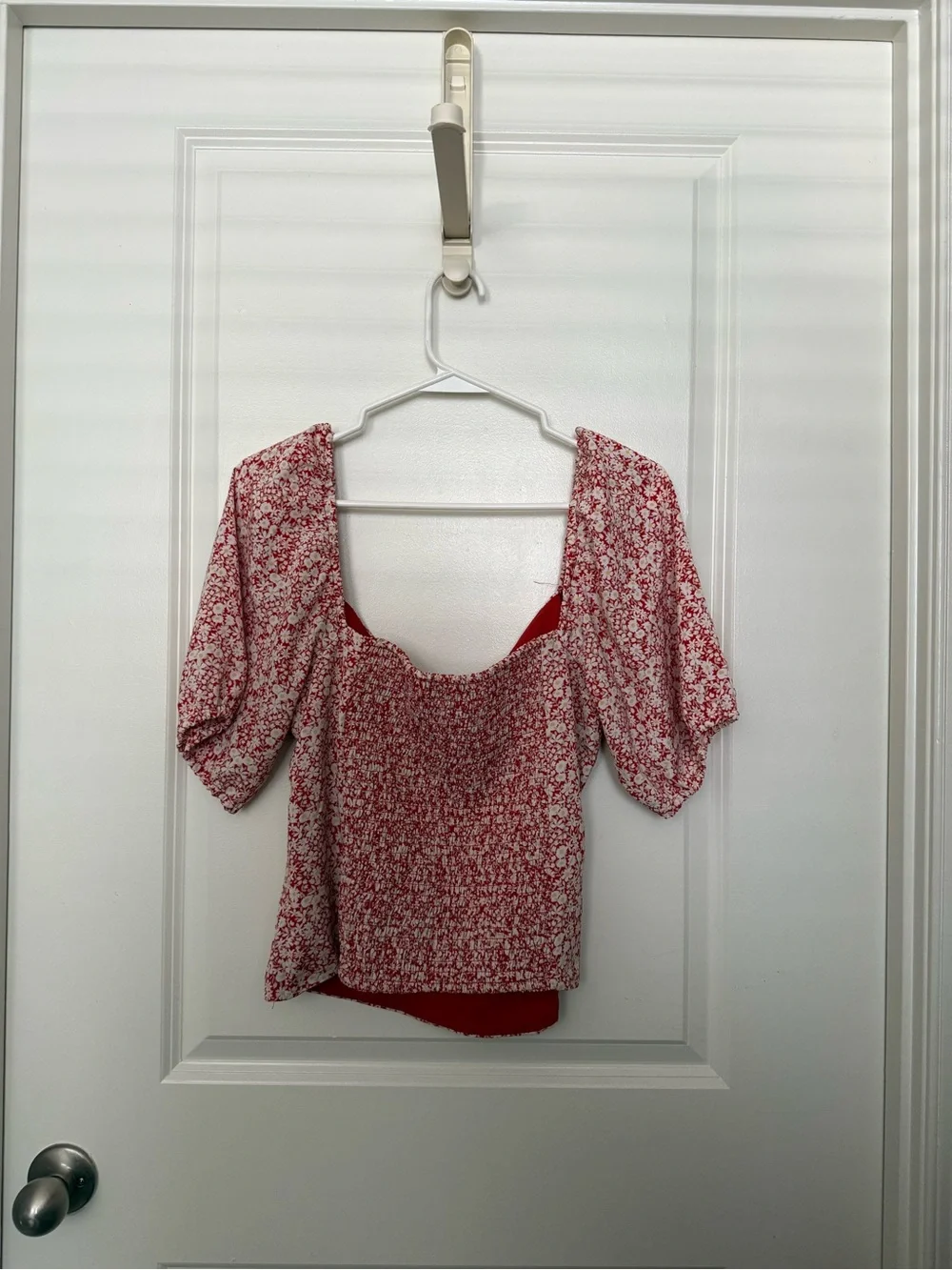 Abercrombie & Fitch Red Floral Puff-Sleeve Sweetheart Neck Blouse